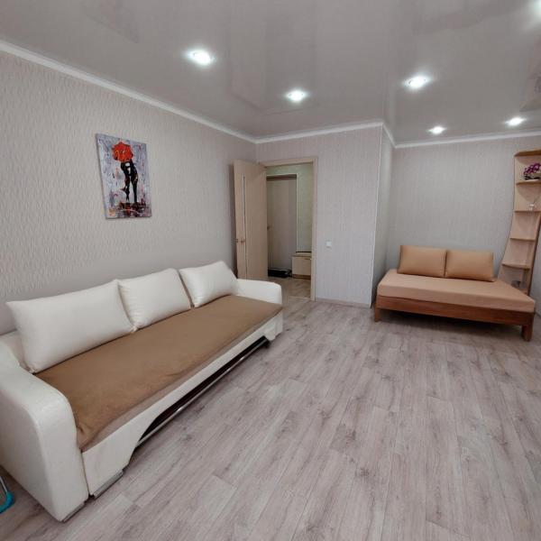 Traveler\s house 44, Boek  Pavlodar 