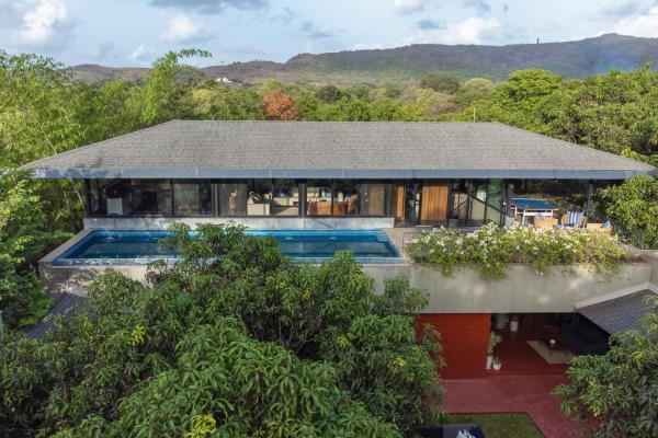 LohonoStays Villa Orchard House, Boek  Revas Hotels met een Zwembad, Zwembad