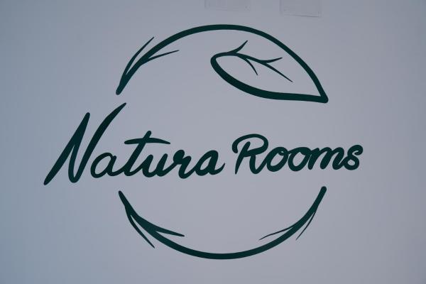 NATURA ROOMS, Boek  Alalpardo Community of Madrid