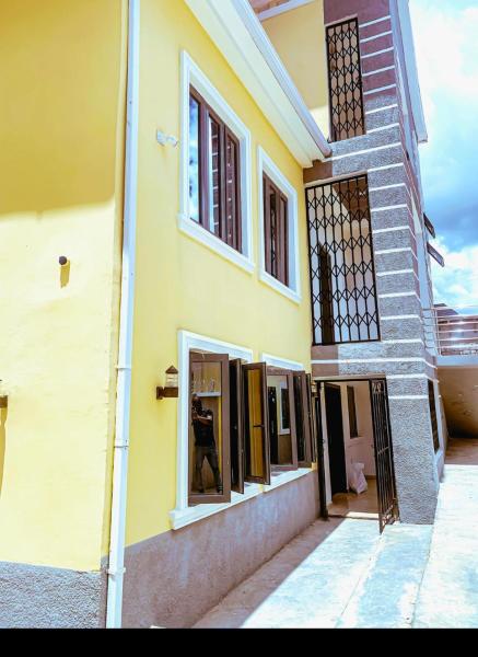 Select Elegant 3 Rooms 3 sized king-bed @ Abuja FCT, Boek  Abuja Bwari
