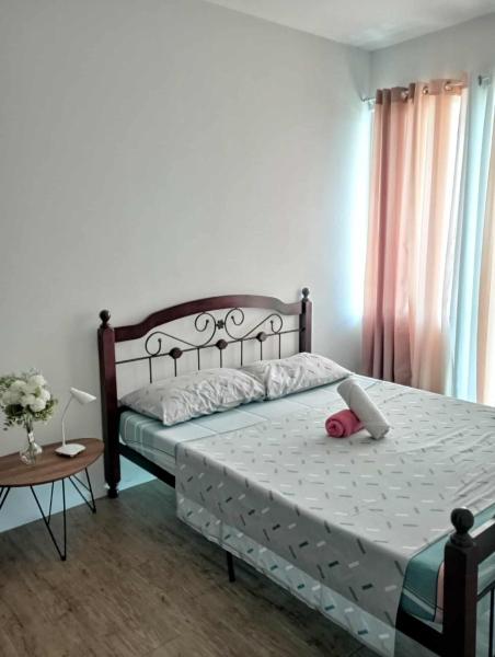 staycation one bedroom 38 sqm, Boek  Luzon Hotels met een Zwembad, Zwembad