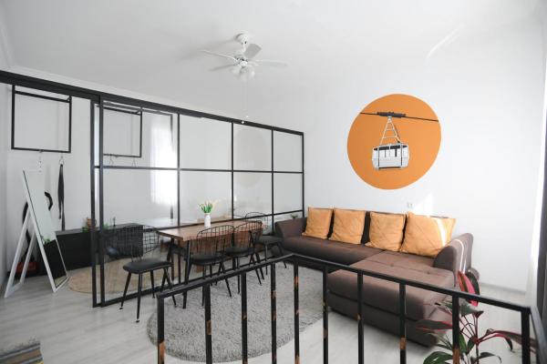 Kutaisi Heritage - Modern House in Historic District, Boek  Hotels in Imereti met parkeren, Parkeren
