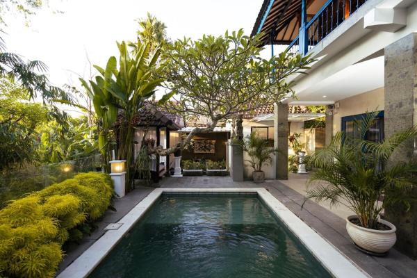 3BR Pool Villa, Canggu, River View, Boek  Bali Hotels met Parkeerplaats, Parkeren
