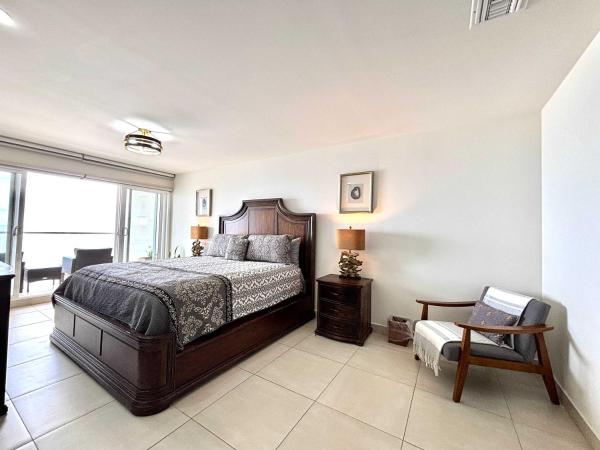 Jr Penthouse 5BR-5BA Villa with Pool, Boek  Popotla Hotels met een Zwembad, Zwembad