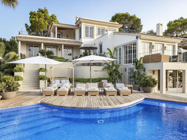 Villa in Mallorca with Port Views & Saltwater Pool, Boek  Mallorca Hotels met Parkeerplaats, Parkeren