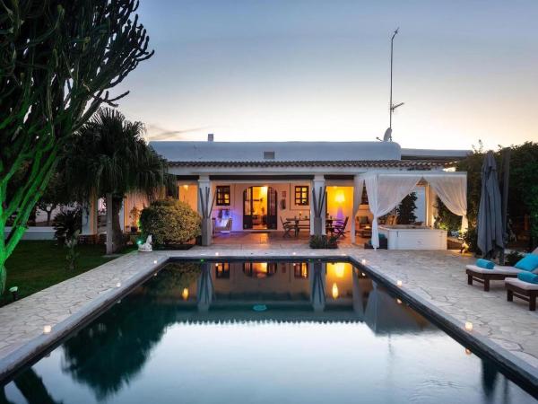 Villa in San Rafael with Private Pool, Boek  San Rafael Balearen