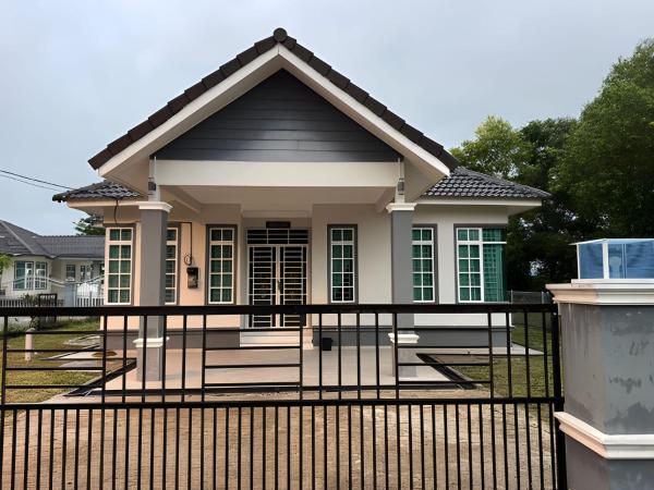 ANJUNG SARA Homestay, Boek  Pasir Puteh Kelantan