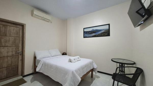 Huis TANTI Homestay Jember, Boek  Wirolegi East Java