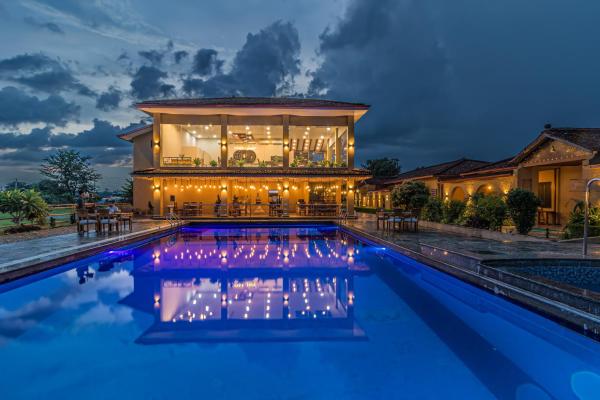 Munal and Mayur Resort - Wellness Retreat Pvt Ltd, Boek  Chitwan National Park Hotels met een Zwembad, Zwembad