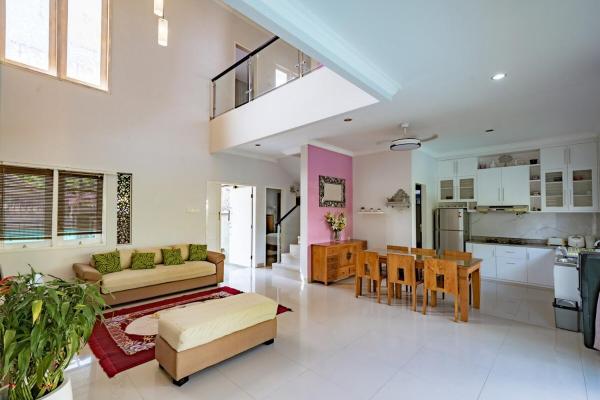 Casa Raya 4BR Villa in Kuta, Boek  Bali Hotels met een Zwembad, Zwembad