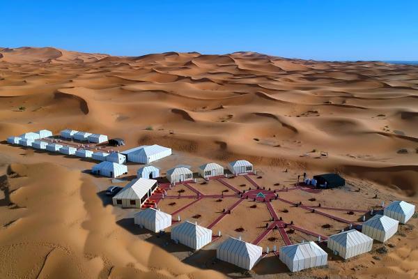 Air Conditioning Berber Desert Camp, Boek  Hotels in Meknes-Tafilalet met parkeren, Parkeren