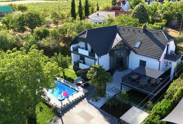 Boutique Villa Vanilla, Boek  Central Transdanubia Hotels met een Zwembad, Zwembad