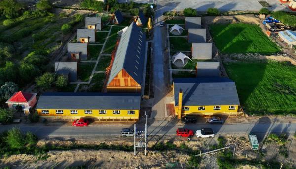 Fengchui Banxia Manor Wild Luxury Camp, Boek  Xinjiang Hotels met Parkeerplaats, Parkeren