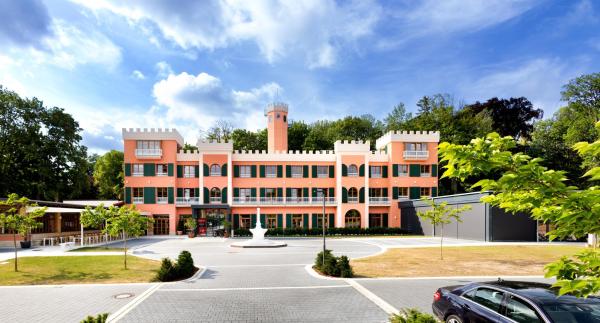 Kim Schlosshotel im Park, Boek   