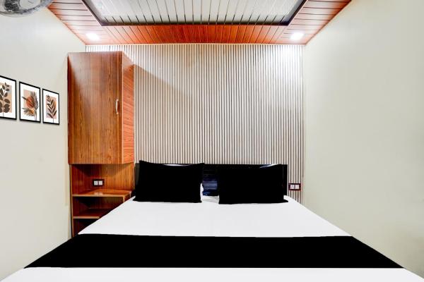 SPOT ON Hotel Doon Lotus | Iconic Rooftop Cafe | Party Hall, Boek  Clement Town Uttarakhand