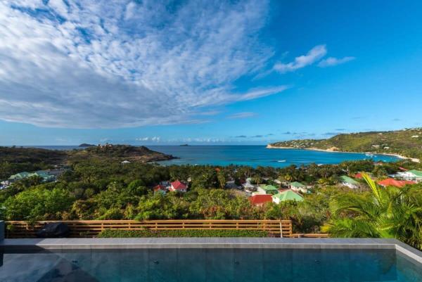 Refreshing Villa Atop the Hills of Lorient, Boek  Hotels in Gustavia met parkeren, Parkeren