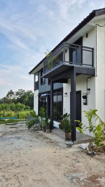 Villa Aisya, Boek  Kampung Padang Masirat 