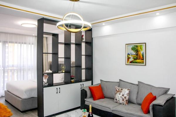 lovely fully furnished studio apartment in kilimani with unbeatable city views, Boek  Nairobi Hotels met Parkeerplaats, Parkeren
