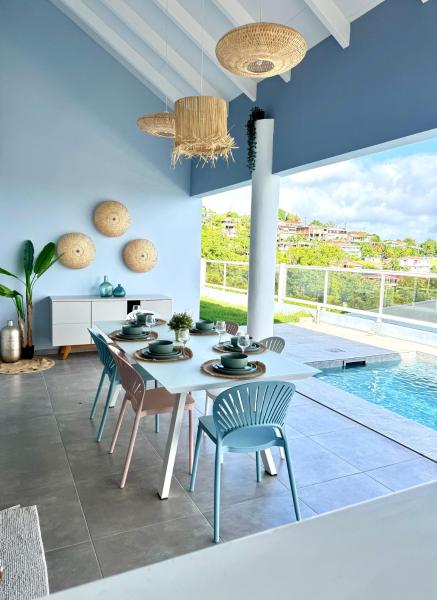 Villa Téloam- Charmante villa avec piscine et vue mer, Boek  Schoelcher Hotels met Parkeerplaats, Parkeren