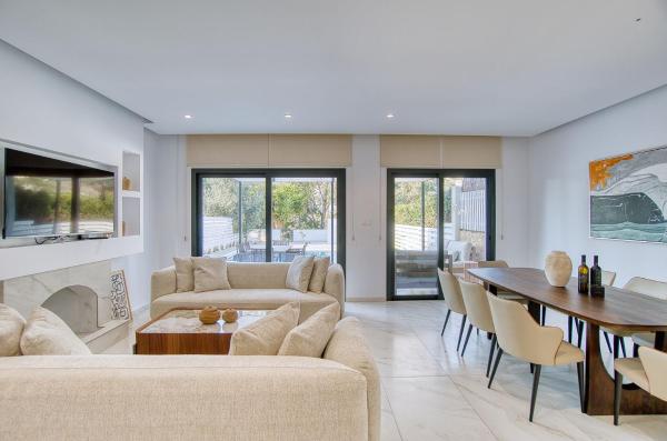 Magnus Villa, Boek  Tala Paphos