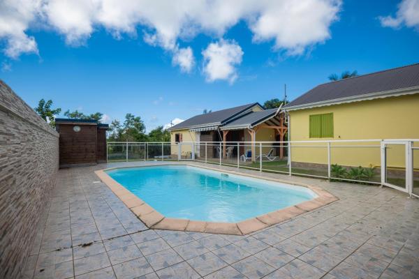 Villa Cannelle - Maison climatisée St-François, Boek  Hotels in Grande-Terre met zwembad, Zwembad