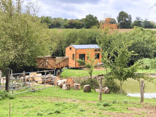 Joy Tiny House, Boek  Normandy Hotels met Parkeerplaats, Parkeren