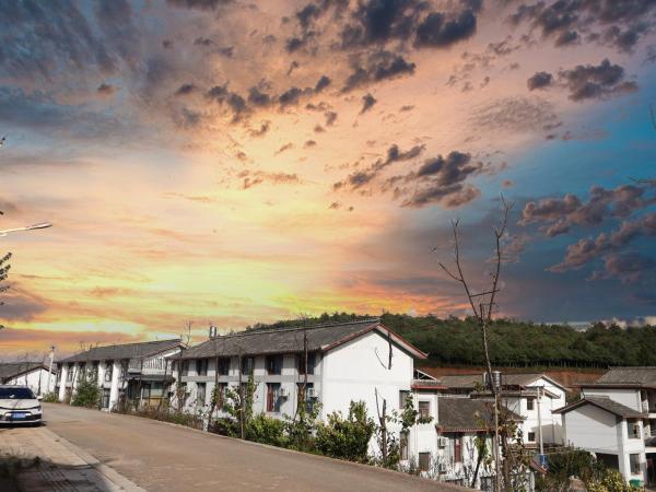 红景轩酒店昆明东川红土地景区kunming Hongjingxuan Hotel, Boek  Dongchuan Yunnan