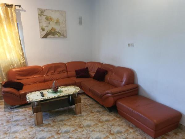 Grace Divine Villa Dada, Boek  Agodéké Golfe