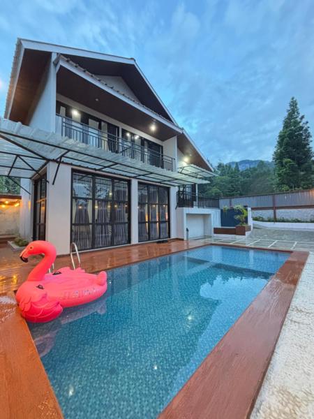 Villa Andira Hidden Paseban, Boek  Pondok Cipaseban West Java
