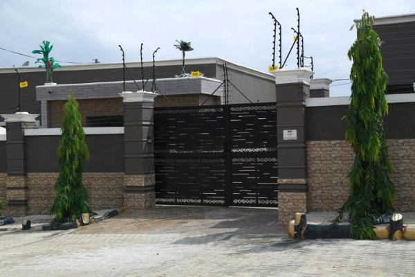 Erliz villa, Boek  Kumasi Ghana