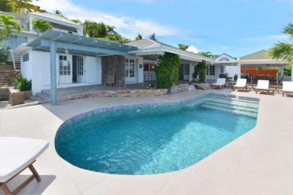 Oceanview Villa with Four King Bedrooms, Boek  Hotels in Salines met zwembad, Zwembad