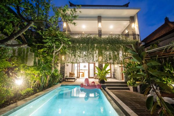 3BR Private Pool Galathe Villa-Canggu, Boek  Bali Hotels met Parkeerplaats, Parkeren