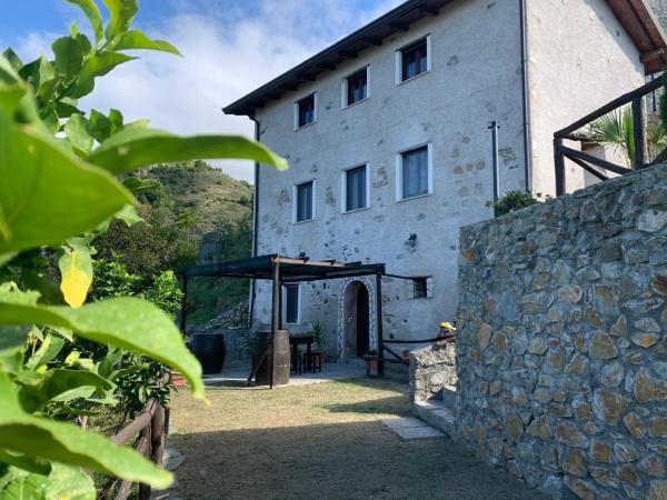 Il Muraglio, Boek  Belmonte Calabro Calabrië