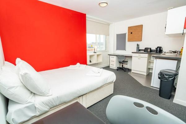 churn - Bright Convenient Central Coventry Budget Studio, Boek  Coventry West Midlands