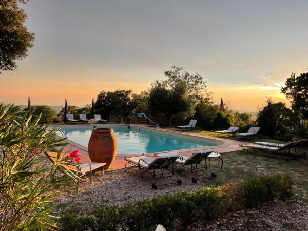 Poggio Bernone - Massa Marittima, Boek  Prata Hotels met een Zwembad, Zwembad