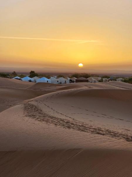 Desert Live Luxury Camp, Boek  Hotels in Meknes-Tafilalet met parkeren, Parkeren