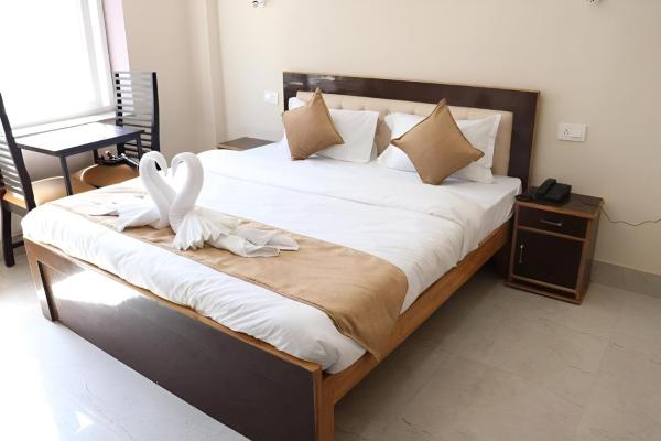 Hozello, Boek  Hotels in Uttarakhand met zwembad, Zwembad