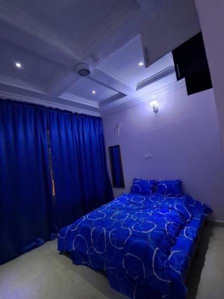 Exquisite Home 2, Boek  Lekki Eti-Osa