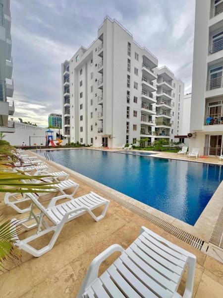 AQUA GARDENS LUXURY SEAVIEW HOMESTAY BAOBAB RD NYALI Msa, Boek  Coast Region Hotels met een Zwembad, Zwembad