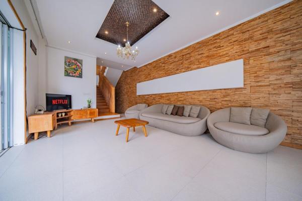 Acheta Villa Seminyak Bali - 3BR with private pool, Boek  Bali Hotels met Parkeerplaats, Parkeren