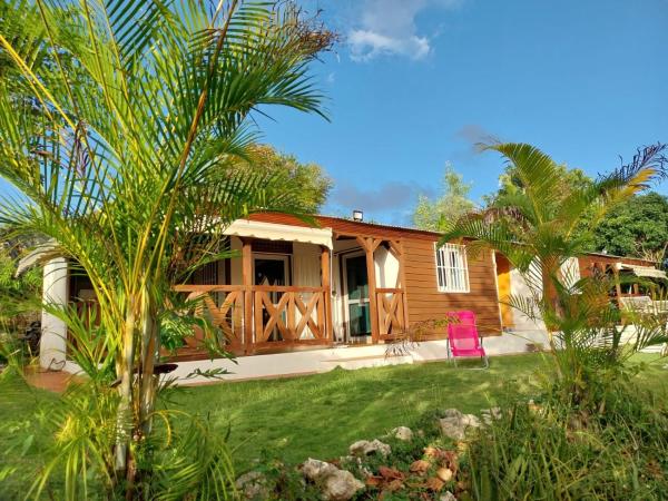 Bungalow Nature Plage Surf Helleux, Boek  Hotels in Grande-Terre met parkeren, Parkeren