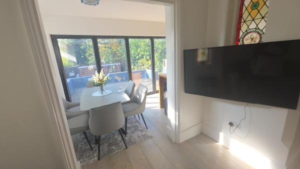 Superb luxury stay Croydon London, Boek  Hotels in Groot-Londen met parkeren, Parkeren