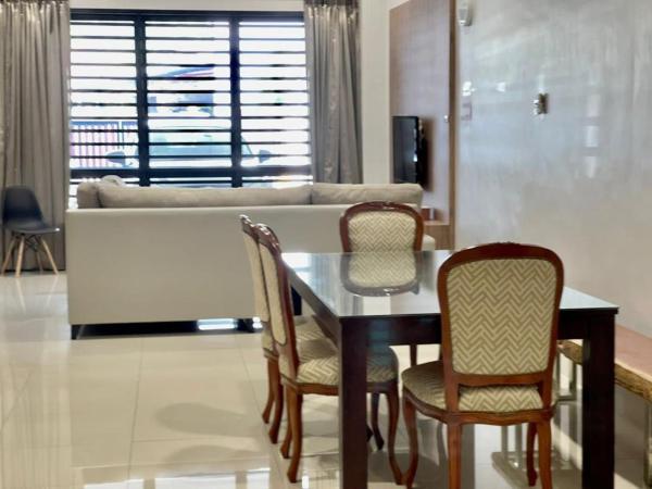 Cozy Double-storey House 4R4BR, Boek  Kuantan Pahang