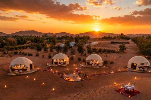 Luxury Sahara Desert Dome Camp Erg Chebbi Merzouga, Boek  Hotels in Meknes-Tafilalet met zwembad, Zwembad