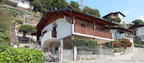 Villa MB, Boek  Lenna 
