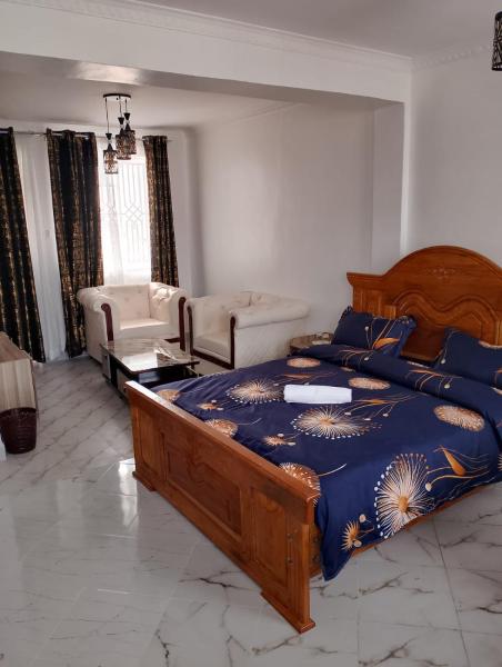 Julli Villas, Boek  Nakuru Hotels met Parkeerplaats, Parkeren