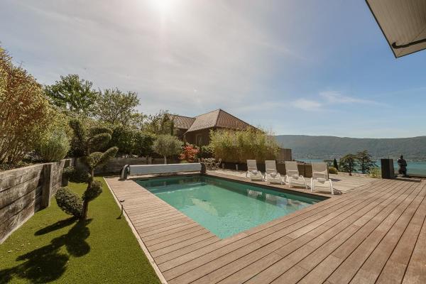 Villa Sunrise - Villa contemporaine avec piscine et vue panoramique sur le lac d’Annecy, Boek  Hotels in Rhone-Alpen met zwembad, Zwembad