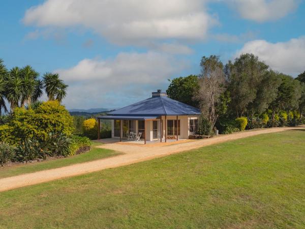 Summergrove Estate, Boek  Carool 
