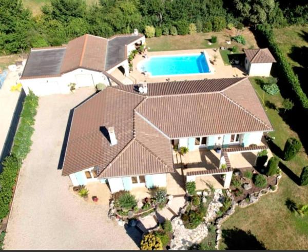 Villa atypique avec spa piscine 12x6 cheminée fdb proche du Golf dans parc arbore, Boek  Labastide-du-Temple Hotels met een Zwembad, Zwembad
