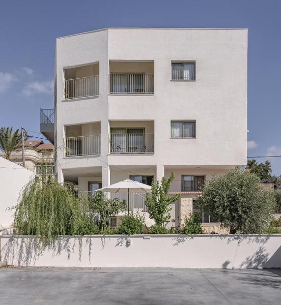 Dar Dalya, Boek  Dāliyat el Karmil North District Israel